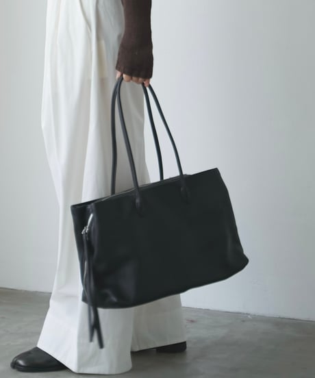 LARGE LEATHER CARRY BAG
