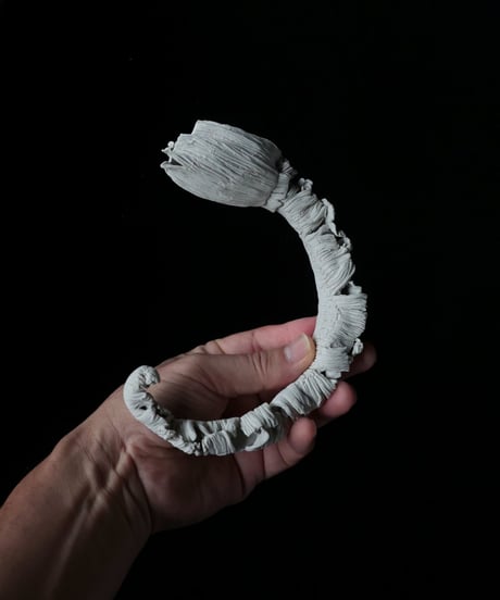 79) 緒　幅11.5/縦17/高さ3.5cm（素材：陶）
