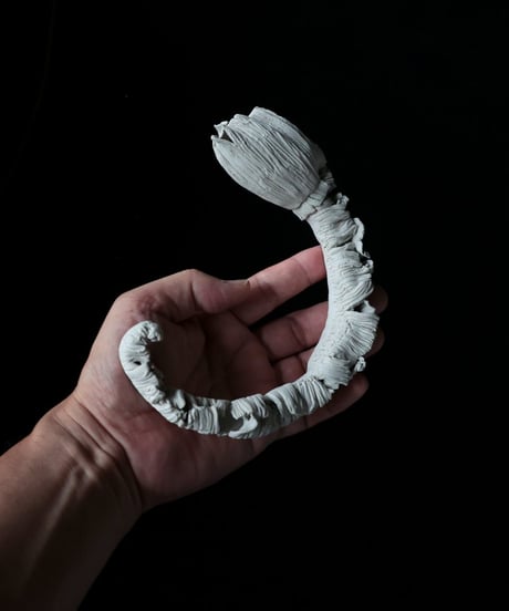 79) 緒　幅11.5/縦17/高さ3.5cm（素材：陶）