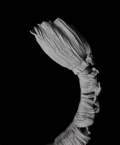 79) 緒　幅11.5/縦17/高さ3.5cm（素材：陶）