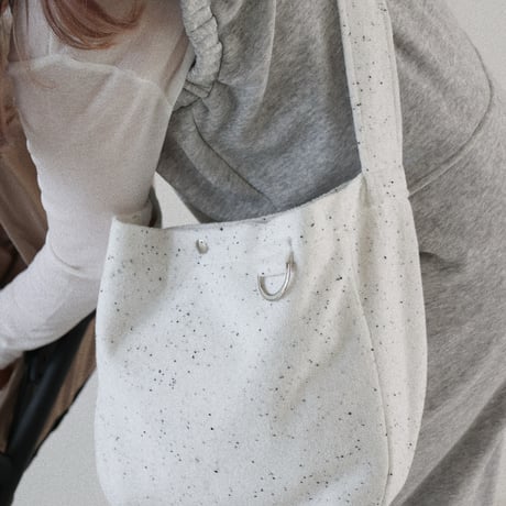 Airy shoulder bag