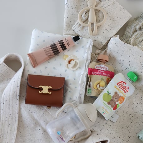 Airy shoulder bag