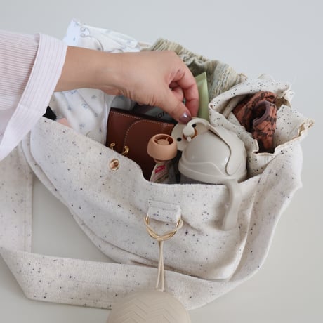 Airy shoulder bag