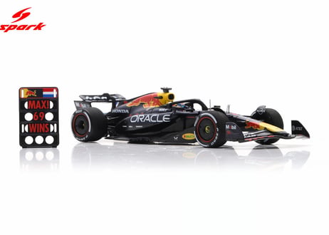 Spark 1/43 (S9669) Oracle Red Bull RB21 #1 Winner Las Vegas GP '25 Max Verstappen ( with pit board )