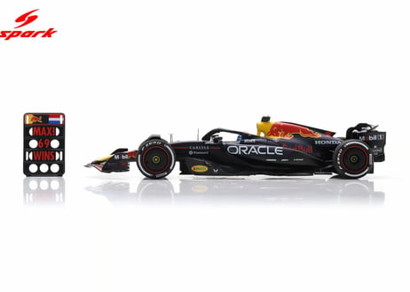 Spark 1/43 (S9669) Oracle Red Bull RB21 #1 Winner Las Vegas GP '25 Max Verstappen ( with pit board )