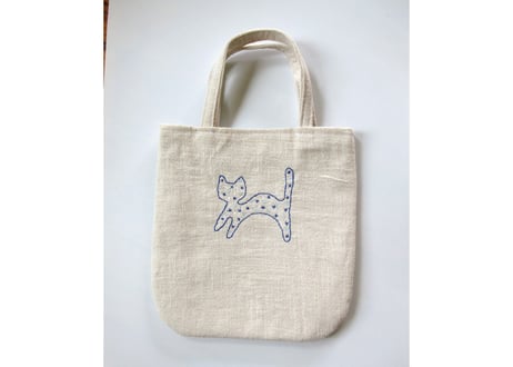 ねこ刺繍＊リネンの手提げ＊ブルー