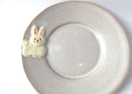 近藤佳寿子 うさぎの丸皿