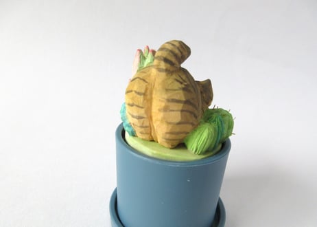 あたり工房　木彫り猫の小物入れ小 ＊キジトラ猫