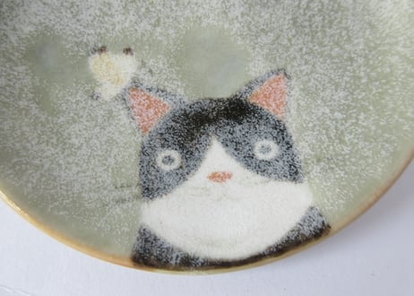 ひのもと工作室 大野和世ねこの小皿 ハチワレ３