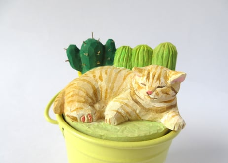 あたり工房　木彫り猫の小物入れ ＊チャトラ猫
