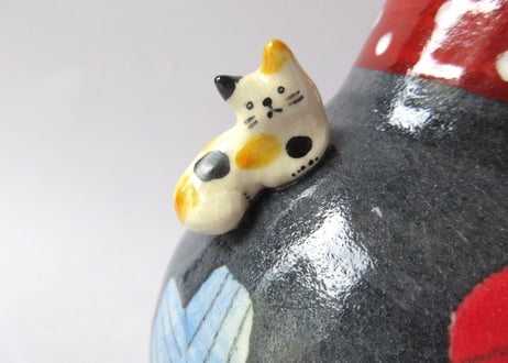 近藤佳寿子　三毛猫の花器