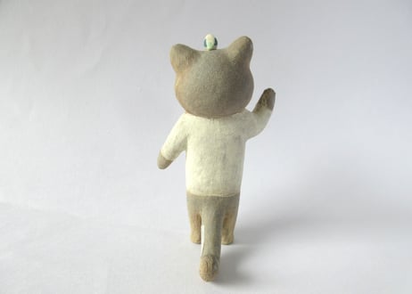 イキモノ雑貨 豆福堂 猫の置物 あたまに小鳥