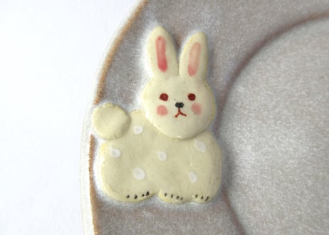 近藤佳寿子 うさぎの丸皿