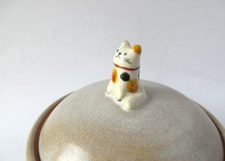 近藤佳寿子　三毛猫ふたもの