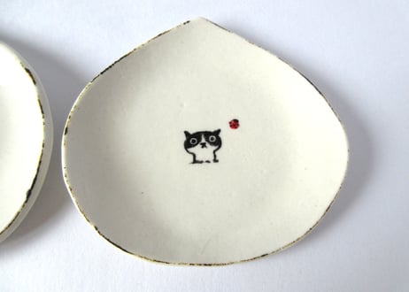 みなかわねこ　ねこの豆皿 ハチワレ猫とてんとう虫ABC