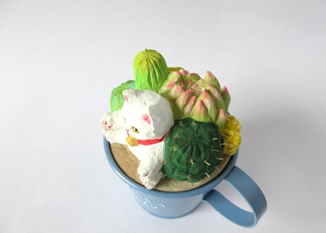 あたり工房　木彫り猫の小物入れ ＊白猫