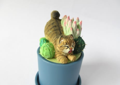 あたり工房　木彫り猫の小物入れ小 ＊キジトラ猫