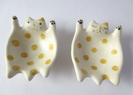 水玉工房　ねこのひらき豆鉢＊イエローぱっちり／イエローおやすみ