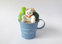 あたり工房　木彫り猫の小物入れ ＊白猫