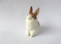 イキモノ雑貨 豆福堂 うさぎの置物４ 白×茶