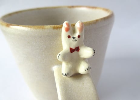 近藤佳寿子 うさぎのりマグカップ