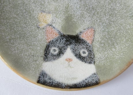 ひのもと工作室 大野和世ねこの小皿 ハチワレ２
