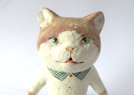 イキモノ雑貨 豆福堂 猫の置物 茶ハチワレ猫