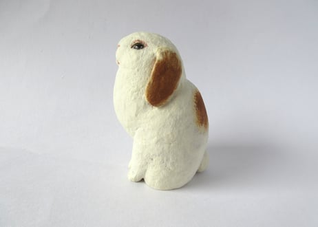 イキモノ雑貨 豆福堂 うさぎの置物２ 白×茶