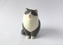 イキモノ雑貨 豆福堂 猫の置物2 ハチワレ猫