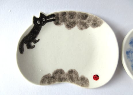 みなかわねこ　ねこのだえん豆皿　黒猫／りんごと猫