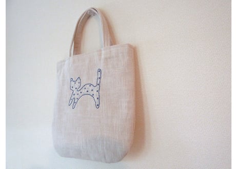 ねこ刺繍＊リネンの手提げ＊ブルー