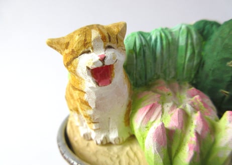 あたり工房　木彫り猫の小物入れ ＊茶白猫