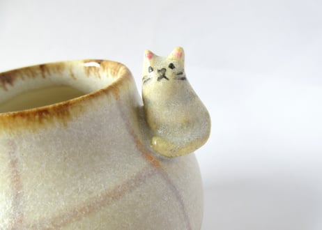 近藤佳寿子　猫の一輪挿し