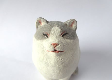 イキモノ雑貨 豆福堂 猫の置物７ グレーハチワレ猫