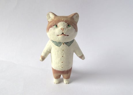 イキモノ雑貨 豆福堂 猫の置物 茶ハチワレ猫
