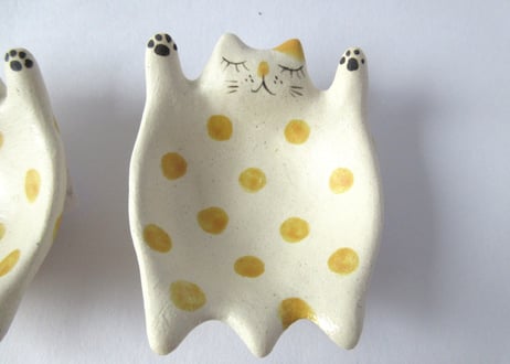 水玉工房　ねこのひらき豆鉢＊イエローぱっちり／イエローおやすみ