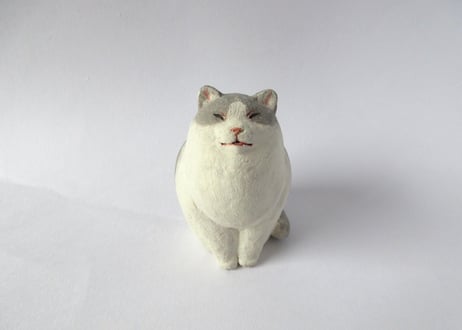 イキモノ雑貨 豆福堂 猫の置物７ グレーハチワレ猫