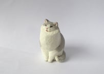 イキモノ雑貨 豆福堂 猫の置物８ グレーハチワレ猫