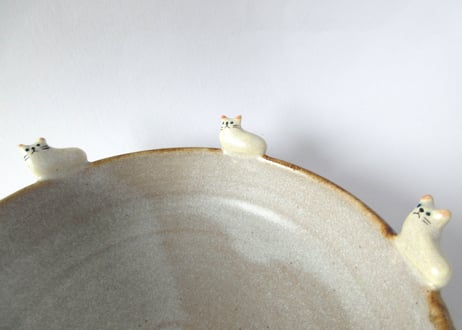 近藤佳寿子 ねこのフチ飾り鉢