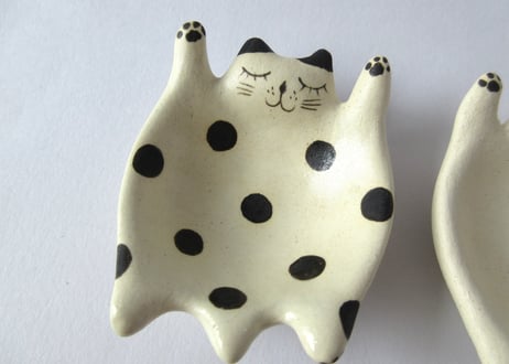 水玉工房　ねこのひらき豆鉢＊ブラック／ホワイト
