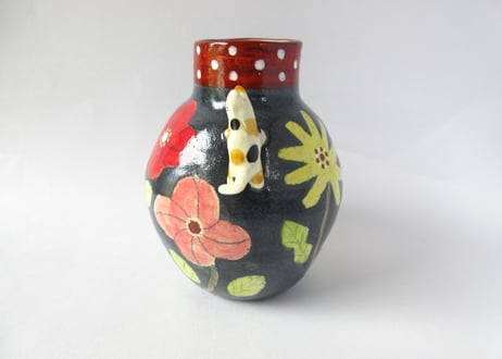 近藤佳寿子　三毛猫の花器