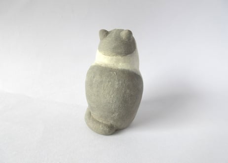 イキモノ雑貨 豆福堂 猫の置物７ グレーハチワレ猫