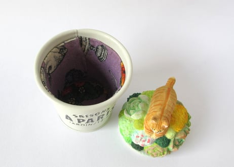 あたり工房　木彫り猫の小物入れ大 ＊チャトラ猫