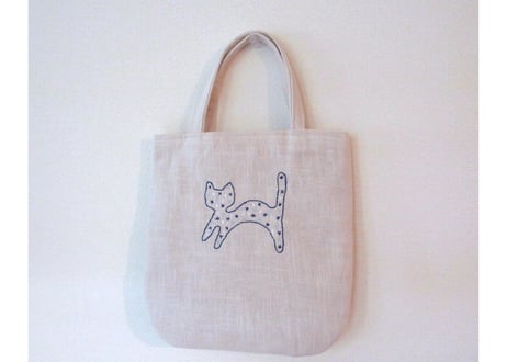 ねこ刺繍＊リネンの手提げ＊ブルー