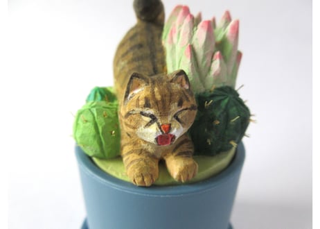 あたり工房　木彫り猫の小物入れ小 ＊キジトラ猫
