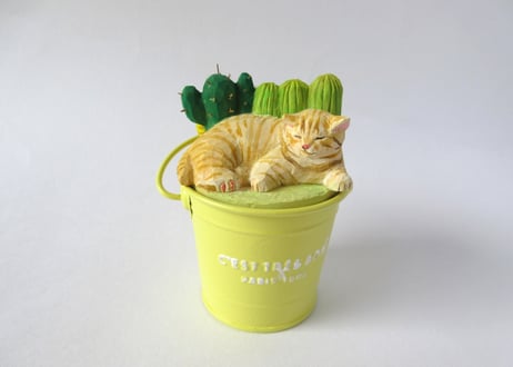 あたり工房　木彫り猫の小物入れ ＊チャトラ猫