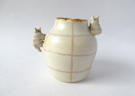近藤佳寿子　猫の一輪挿し