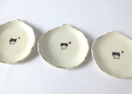 みなかわねこ　ねこの豆皿 ハチワレ猫とてんとう虫ABC