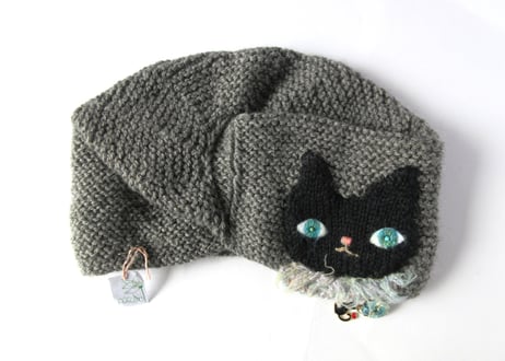 AtelierHASU　手編みのニット帽 グレー＆黒猫