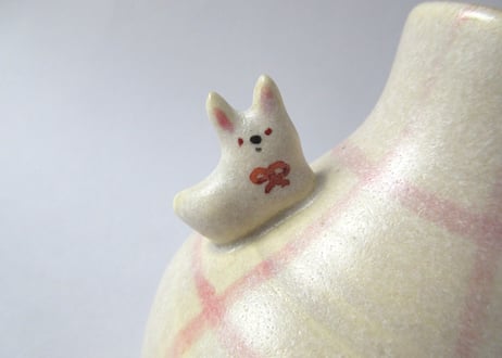 近藤佳寿子　うさぎの一輪挿し